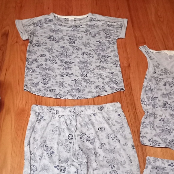 Lucky Brand fou piece pj set new without tags. Never worn - Picture 3 of 7